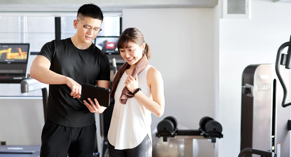 トレーナーとトレーニングプログラムを確認するイメージ